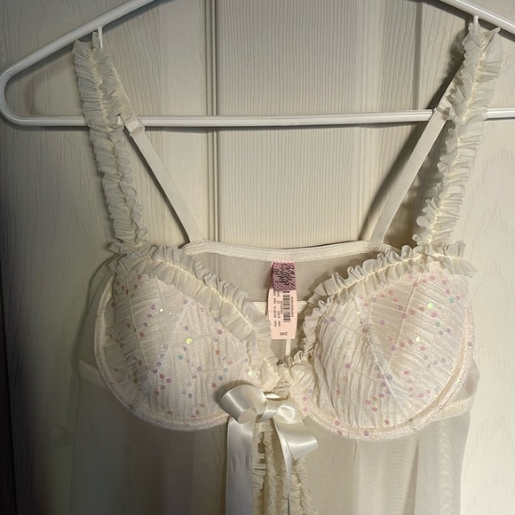 Victoria's Secret Cream Lace Chemise with Underwire Vintage
